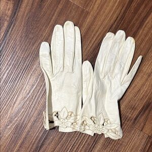 Elegant Cream Leather Gloves